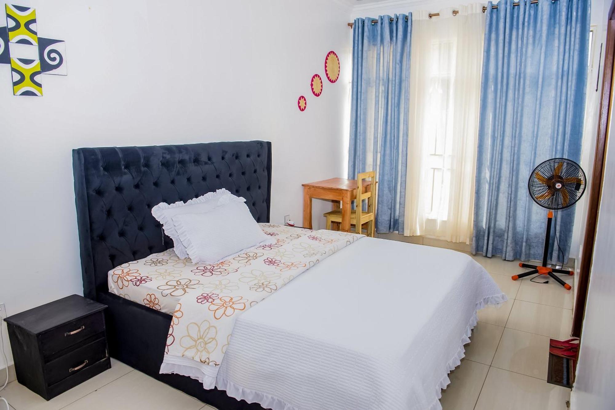 Adriel Homes Apartment Woodland Center Kigali Phòng bức ảnh